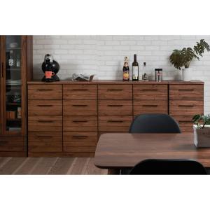 ヴィンテージ調のリビングチェストの商品写真