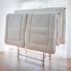 洗濯量に合わせて縦横伸縮できるキャスター付き室内布団干しの商品写真