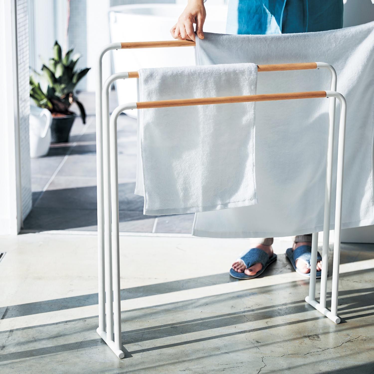 横から掛けられるバスタオルハンガー3連タイプの商品写真