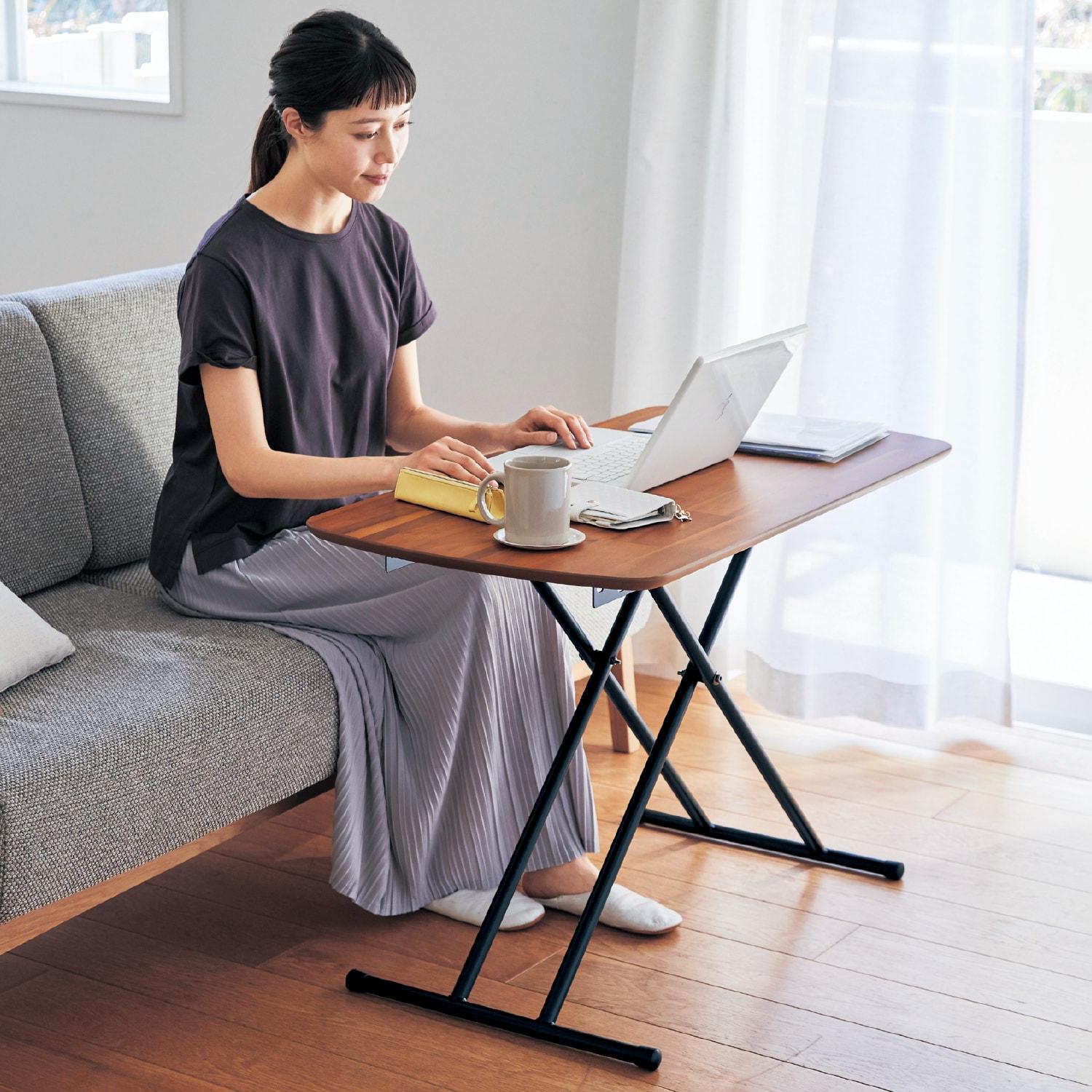 高さ5段階調節式天然木の昇降式リビングテーブルの商品写真