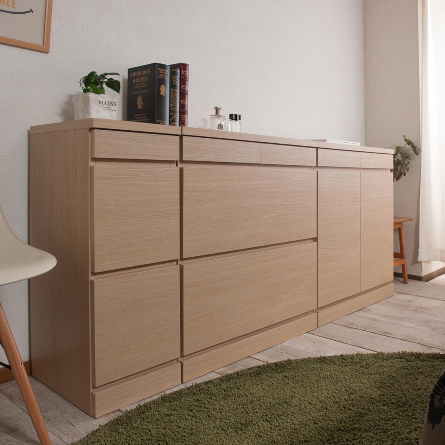 キレイな木目のナチュラルキャビネットの商品写真