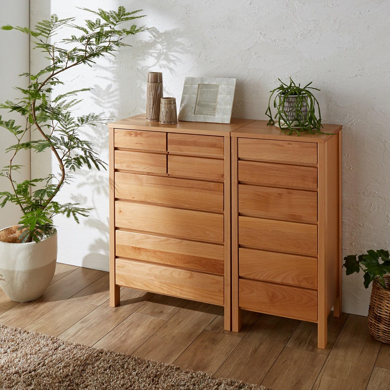 木目が美しいアルダー材のチェストの商品写真