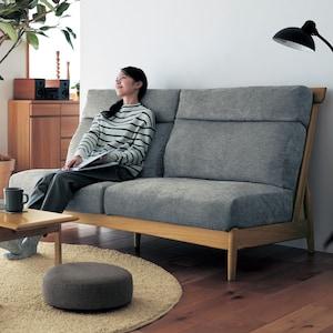 【5月6日までタイムセール】 すっきりとした木フレームのハイバックソファーの商品写真