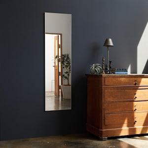 くっきり映る割れない軽量ウォールミラー(アルミフレーム)の商品写真