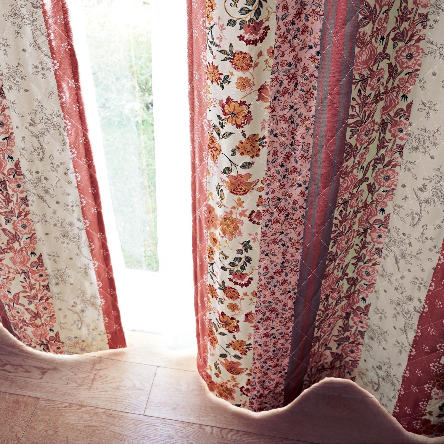 パッチワーク調プリントの綿入りキルトカーテンの商品写真