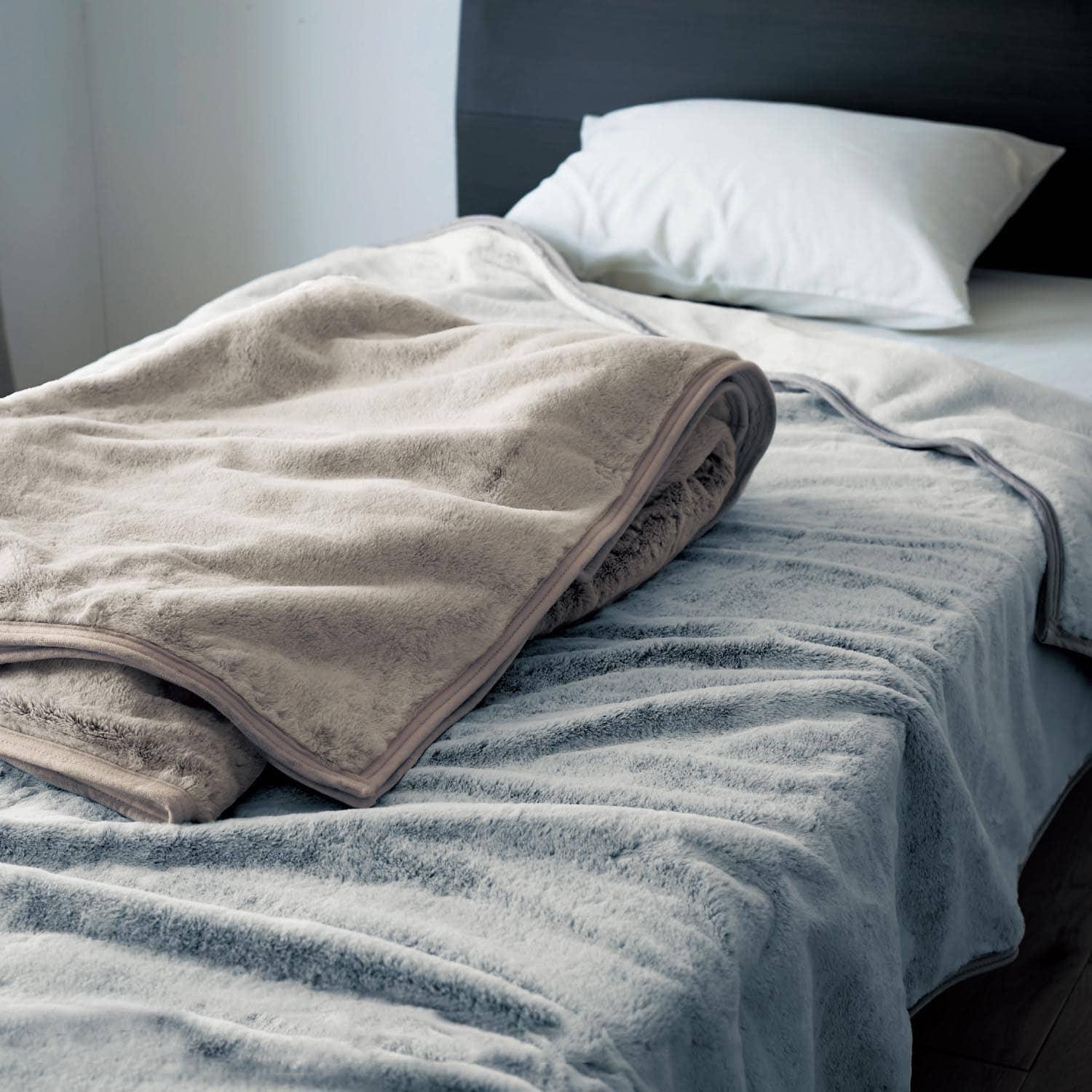 うもれたくなるリッチファーのボリューム毛布 <スノーグレーのみ>の商品写真