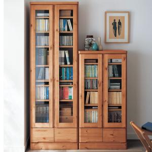 パイン材のガラス扉本棚 <奥行32cm>の商品写真