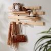 壁にかけられるフック付き桐すのこラックの商品写真