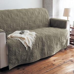 簡単に装着・洗いをかけた綿素材を使ったキルト肘掛け付きソファーカバーの商品写真