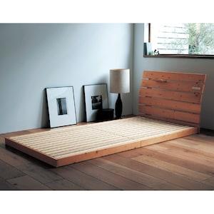 天然木パイン材のコンセント付きすのこローベッドの商品写真
