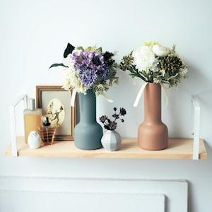 簡単設置で跡が目立ちにくいスクエアタイプの壁付け棚の商品写真