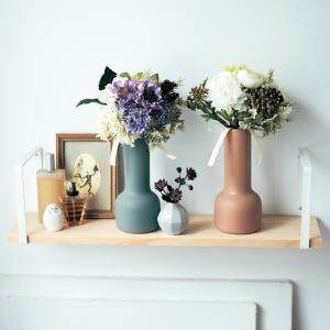 簡単設置で跡が目立ちにくいスクエアタイプの壁付け棚の商品写真