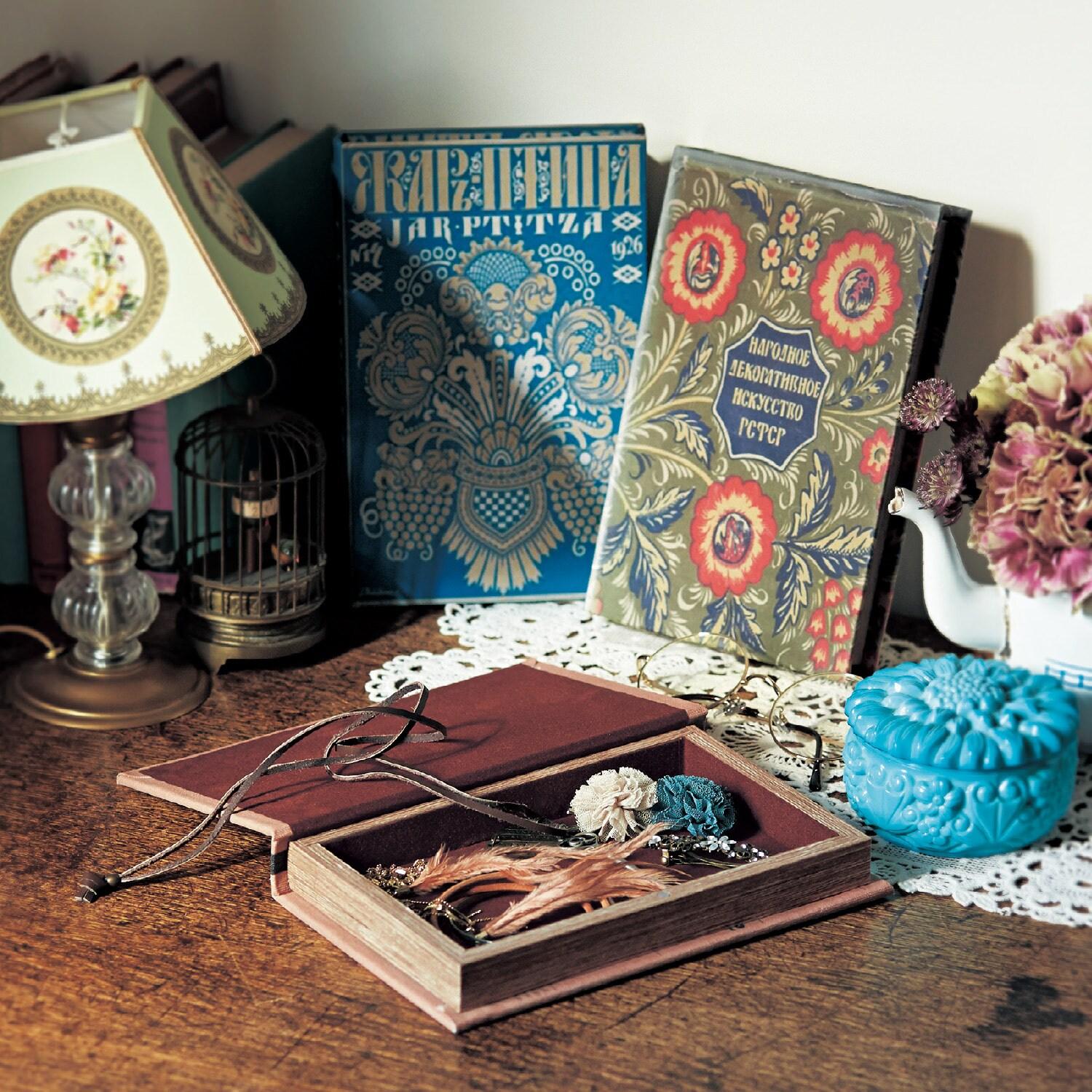 アンティーク風加工のブック型収納ボックス[アクセサリーケース・ジュエリーボックス】の商品写真