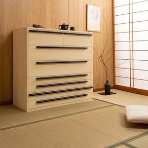 洋室にも置けるモダンデザインの桐箪笥の商品写真