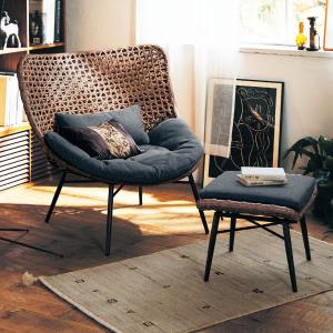 ラタンデザインのクッション&オットマン付きパーソナルチェアの商品写真