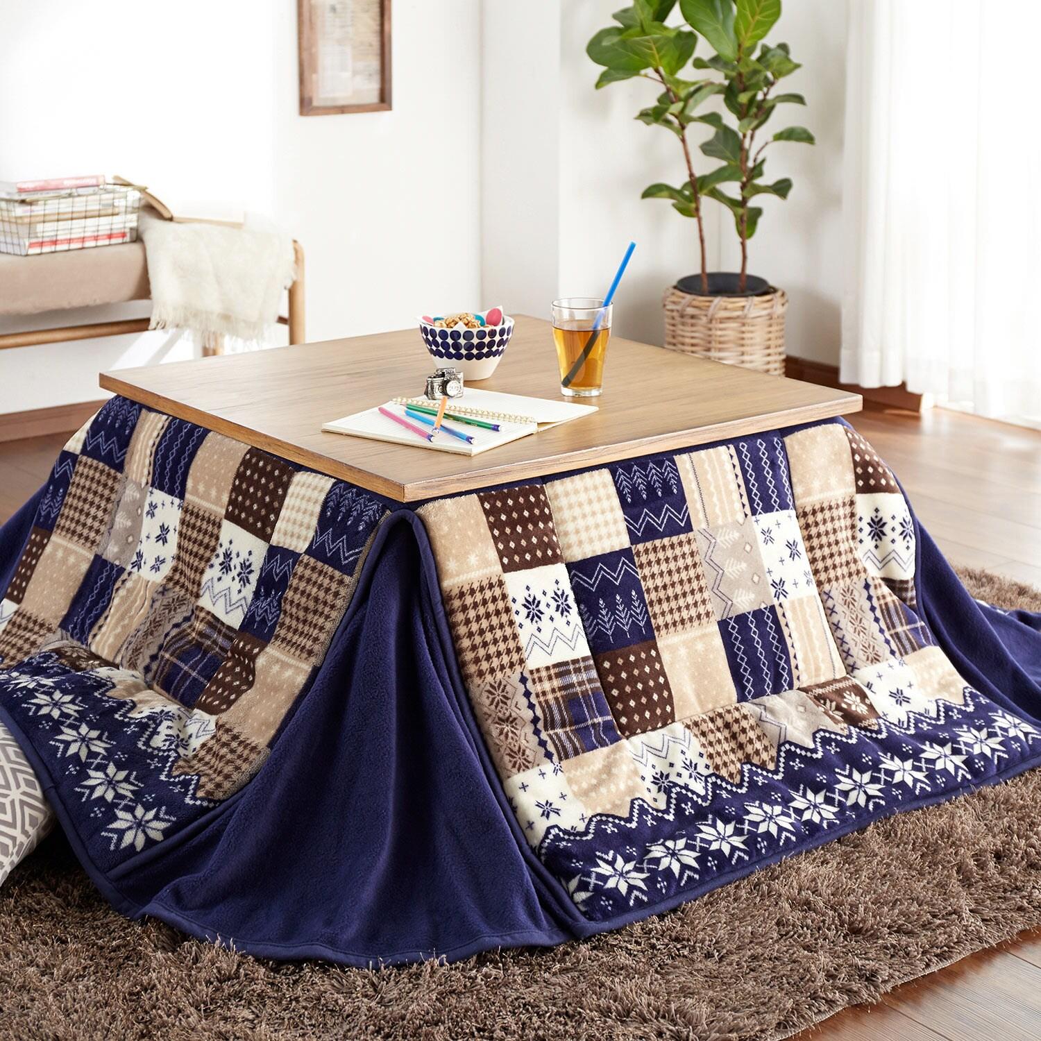 【省スペースタイプ】パッチワーク風プリントの洗えるこたつ布団の商品写真
