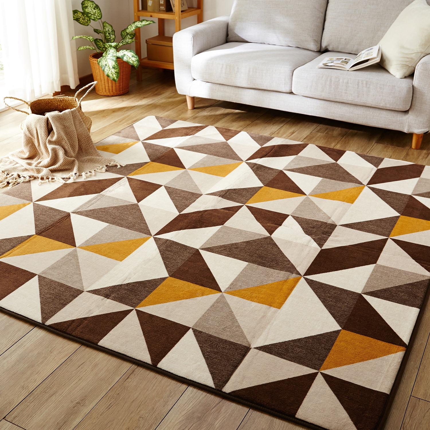 トライアングル柄のウレタン入りふわふわラグの商品写真