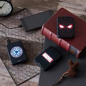 充電すると光る!スマートフォン充電器5000mAh(選べるキャラクター)の商品写真