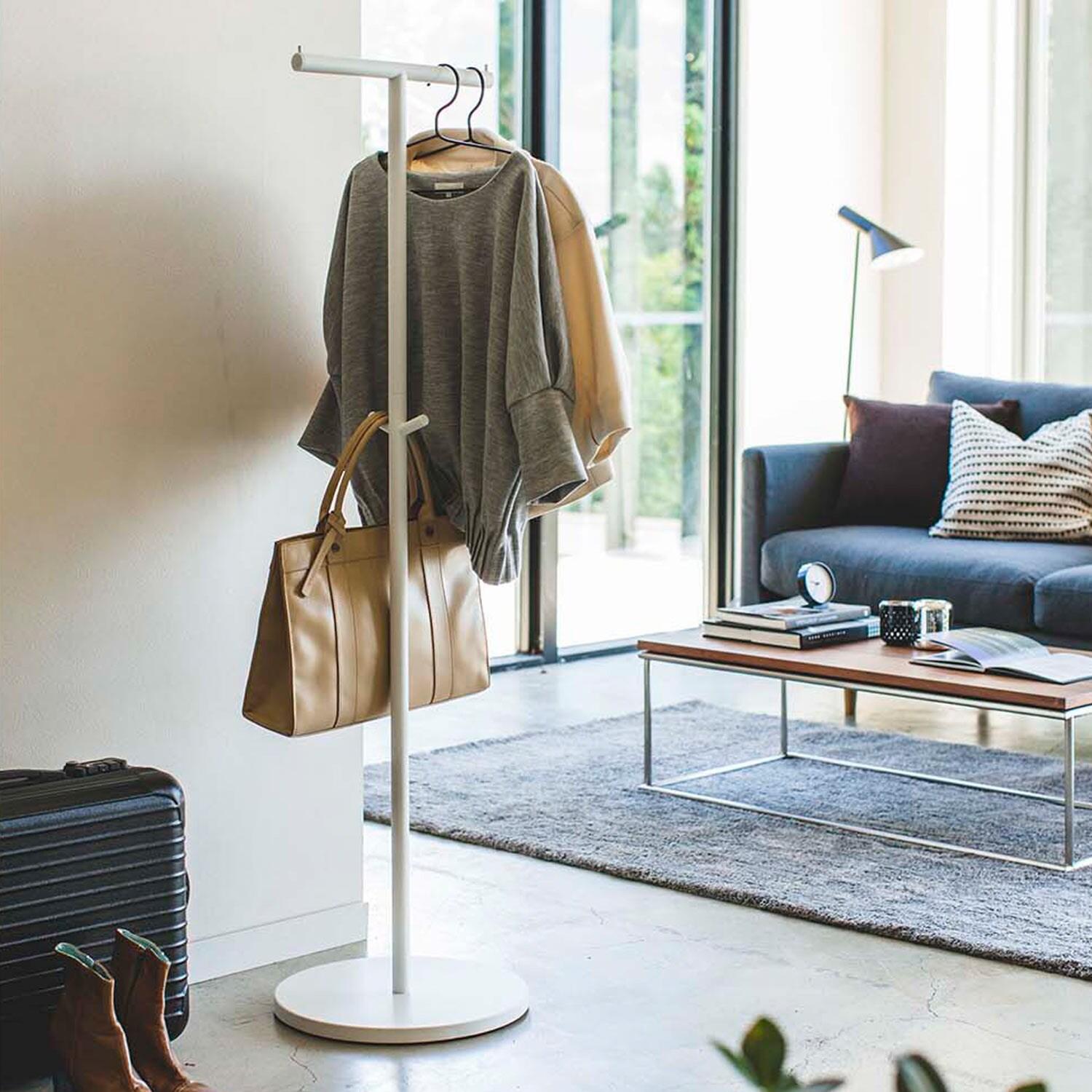 ディスプレイするように使えるポールハンガーの商品写真