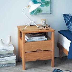 アルダー材の引出し&コンセント付きベッドサイドテーブル <高さ50.5cm>の商品写真