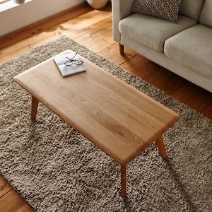 オークの無垢材を贅沢に使用したリビングテーブルの商品写真