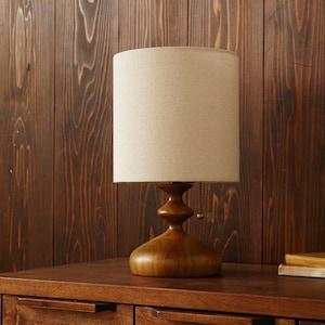 レトロな木製スタンドテーブルライト「Tove トーヴェ」の商品写真