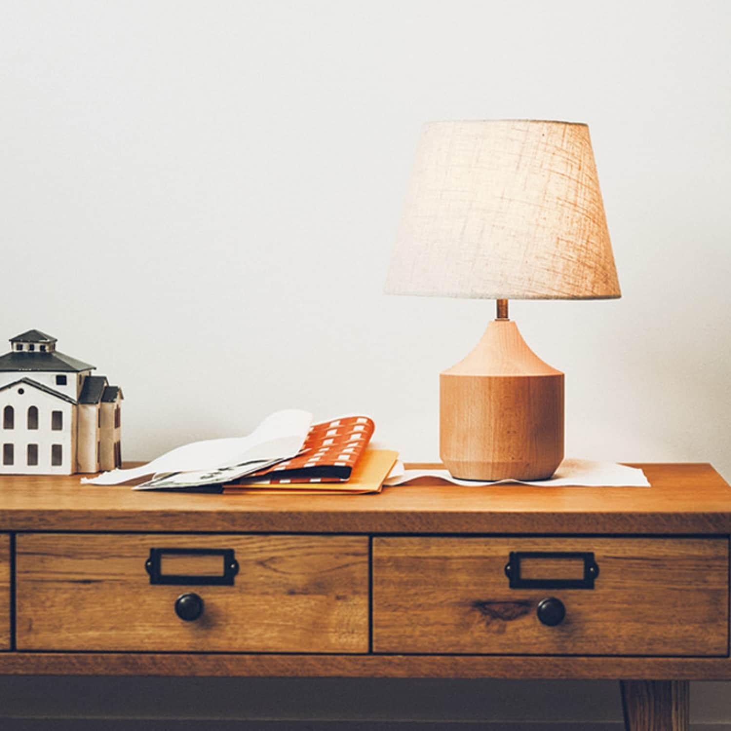 ナチュラルテイストな木製スタンドテーブルライト「Tolsa トルサ」の商品写真