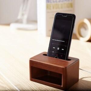 ウッドスピーカーにもなるスマホスタンドの商品写真