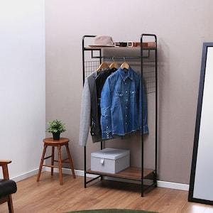 メッシュパネル付き木目調棚板のハンガーラック <幅64cm>の商品写真