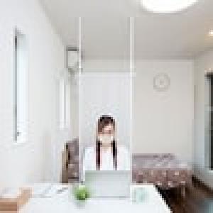 在宅ワークに!突っ張り式間仕切りパーテーションの商品写真