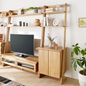 オーク材を使用した木感の強いラック付き壁面キャビネットの商品写真