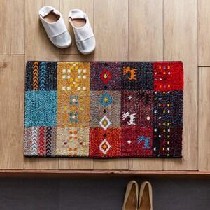 ギャッベ風ブロック柄のウィルトン織り玄関マットの商品写真