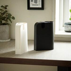 立てて収納できるスタイリッシュなカーペットクリーナーの商品写真