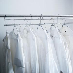 【4月27日までまとめ買いでお得】 衣類の収納力がアップする伸縮式ハンガーバーの商品写真