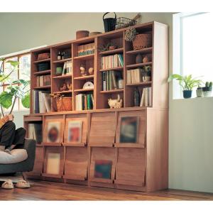 あたたかみのあるアルダー材のフラップ本棚の商品写真