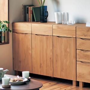 【4月28日までタイムセール】 あたたかみのあるアルダー材のリビングボードの商品写真