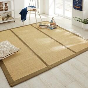 コンパクトに折りたためるウレタン入り竹ラグの商品写真