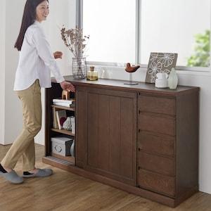 【北海道旭川産】 ナラ材を贅沢に使用した引戸の板扉キャビネットの商品写真