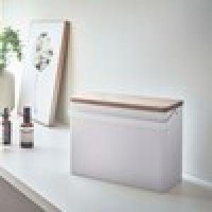 スチール製の救急箱の商品写真