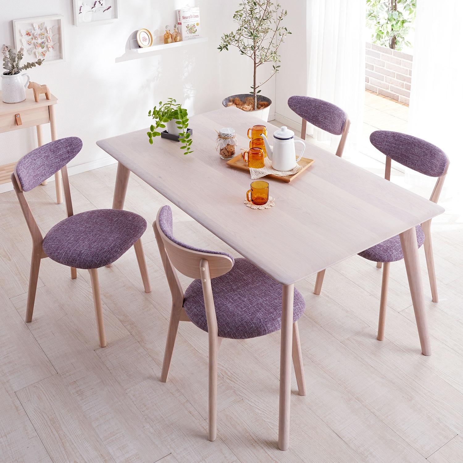 ホワイトインテリアに合うオーク無垢材を贅沢に使用したダイニングテーブルの商品写真