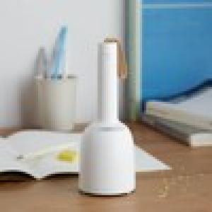 吊るせるコンパクト卓上掃除機&毛玉取り器の商品写真