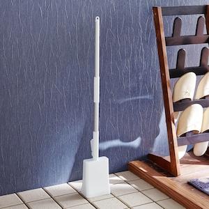 玄関に置いていても目立たない。自立するほうきの商品写真