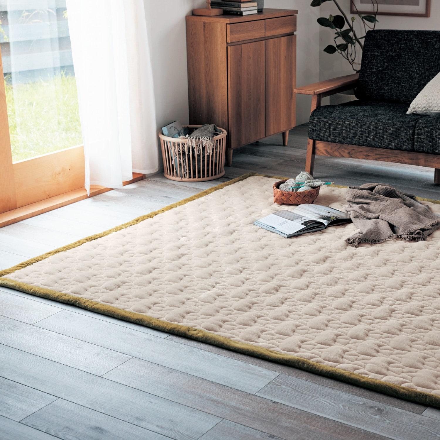 ぽこぽこキルトのボリュームキルトラグ・床暖房対応ホットカーペットカバー <ライラック×クリーム(ちょうちょ)のみ>の商品写真