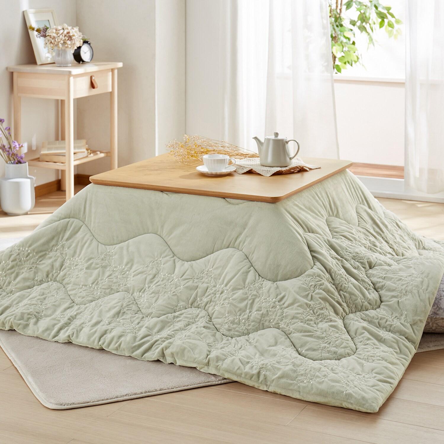 カスミソウ刺繍を施したマイクロファイバーこたつ布団の商品写真