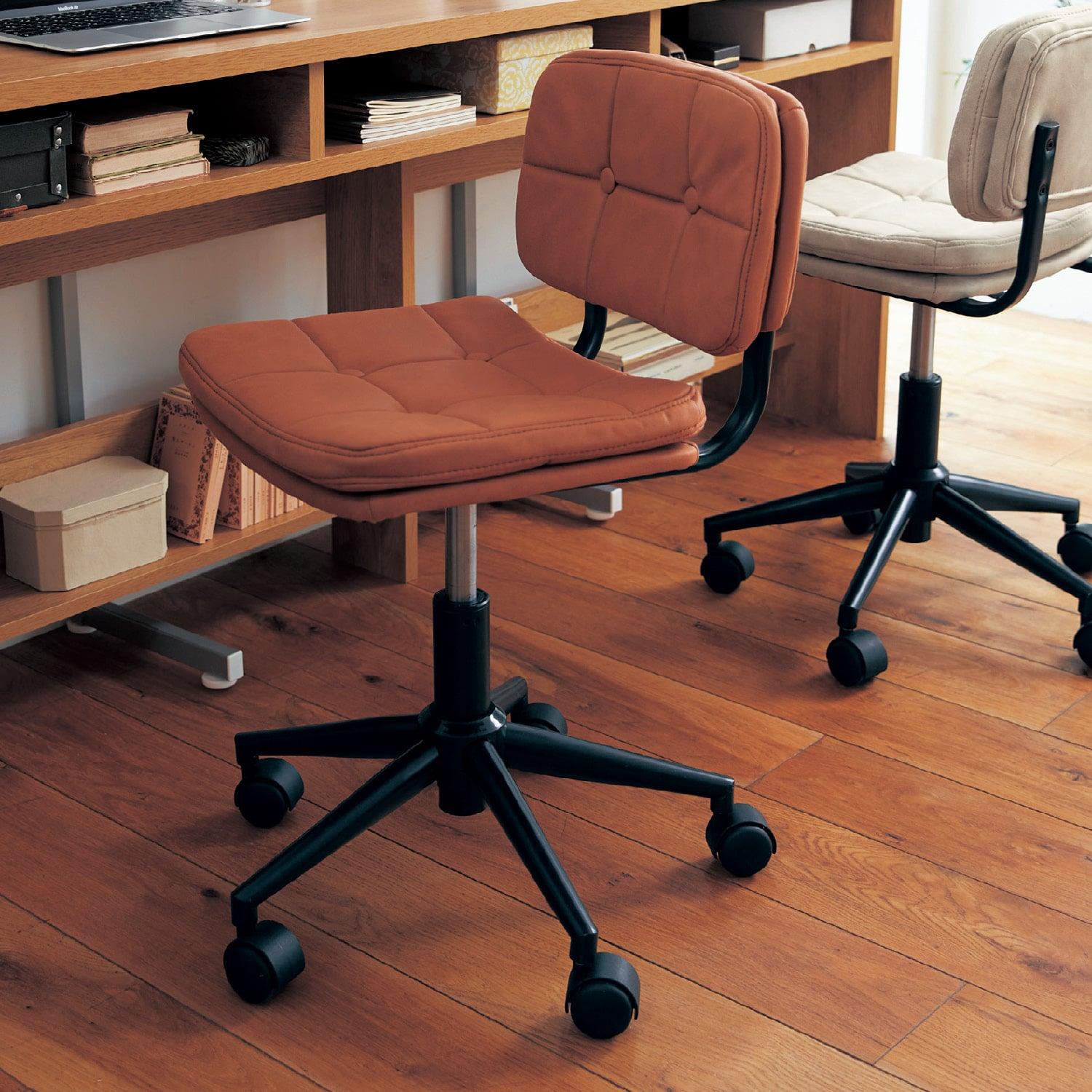 コンパクトサイズの合皮ワークチェアの商品写真