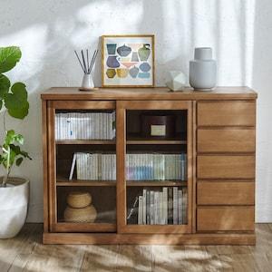 【北海道旭川産】 ナラ材を贅沢に使用した引戸のガラス扉キャビネットの商品写真