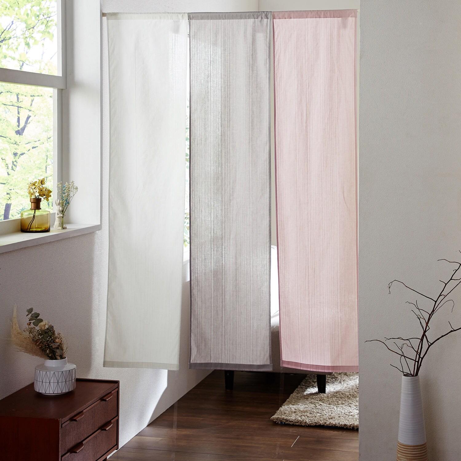 間仕切りにもなるタペストリーのれん[日本製] <抗ウイルス加工>の商品写真