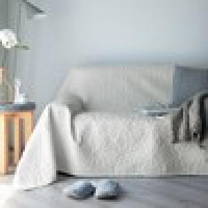 オーナメント柄のキルトが美しいマルチカバー・ソファーカバーの商品写真