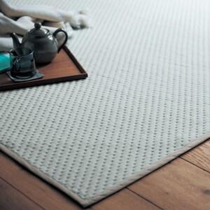 やわらかなニット素材のラグの商品写真