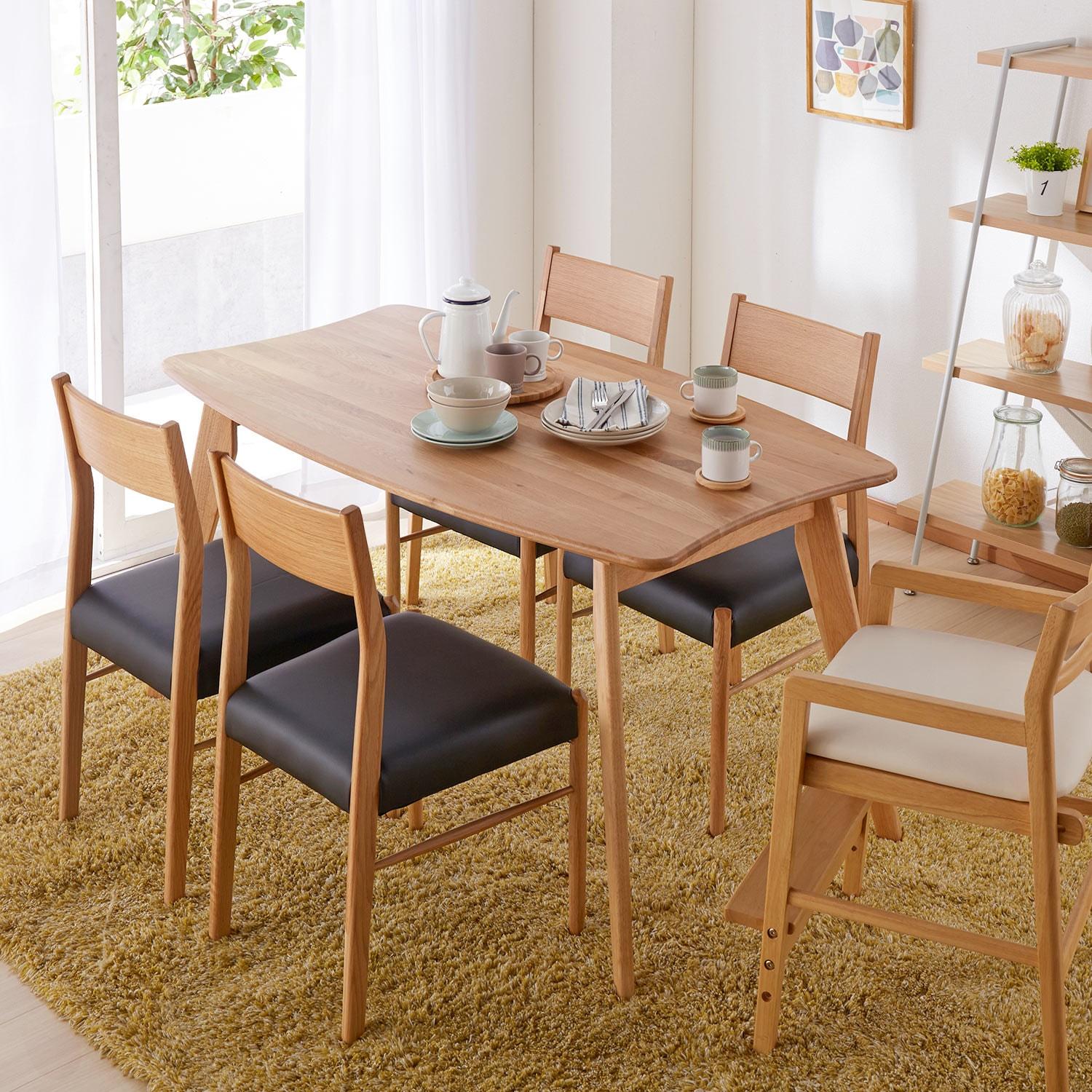 家族で囲んで使いやすい!天然木オーク材のダイニングテーブル <4人用>の商品写真